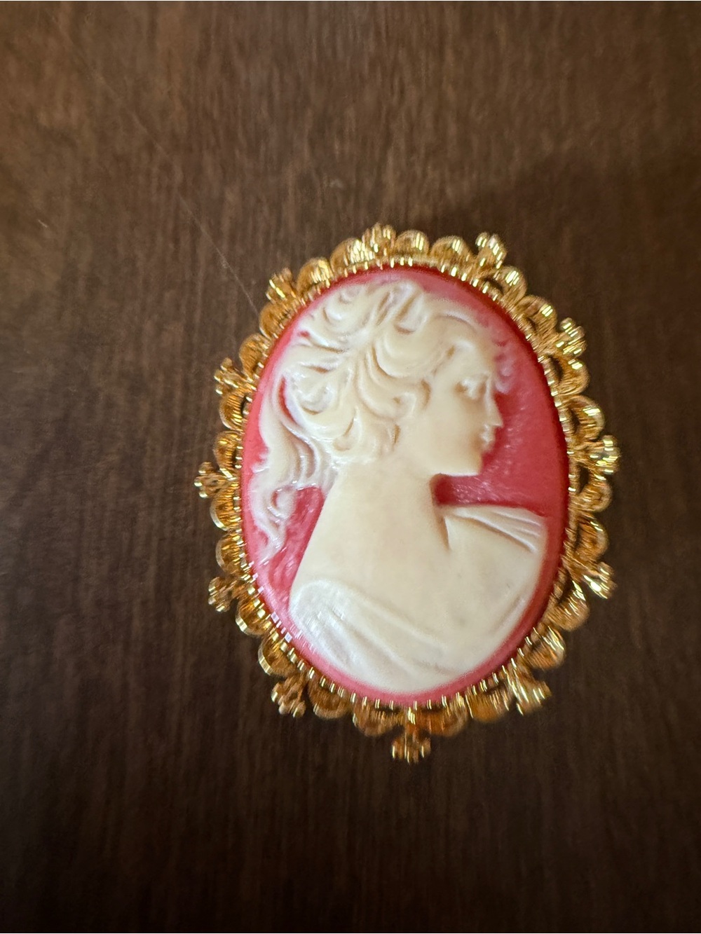 Vintage New View Cameo Pin Brooch Gold Tone Pink White Lady